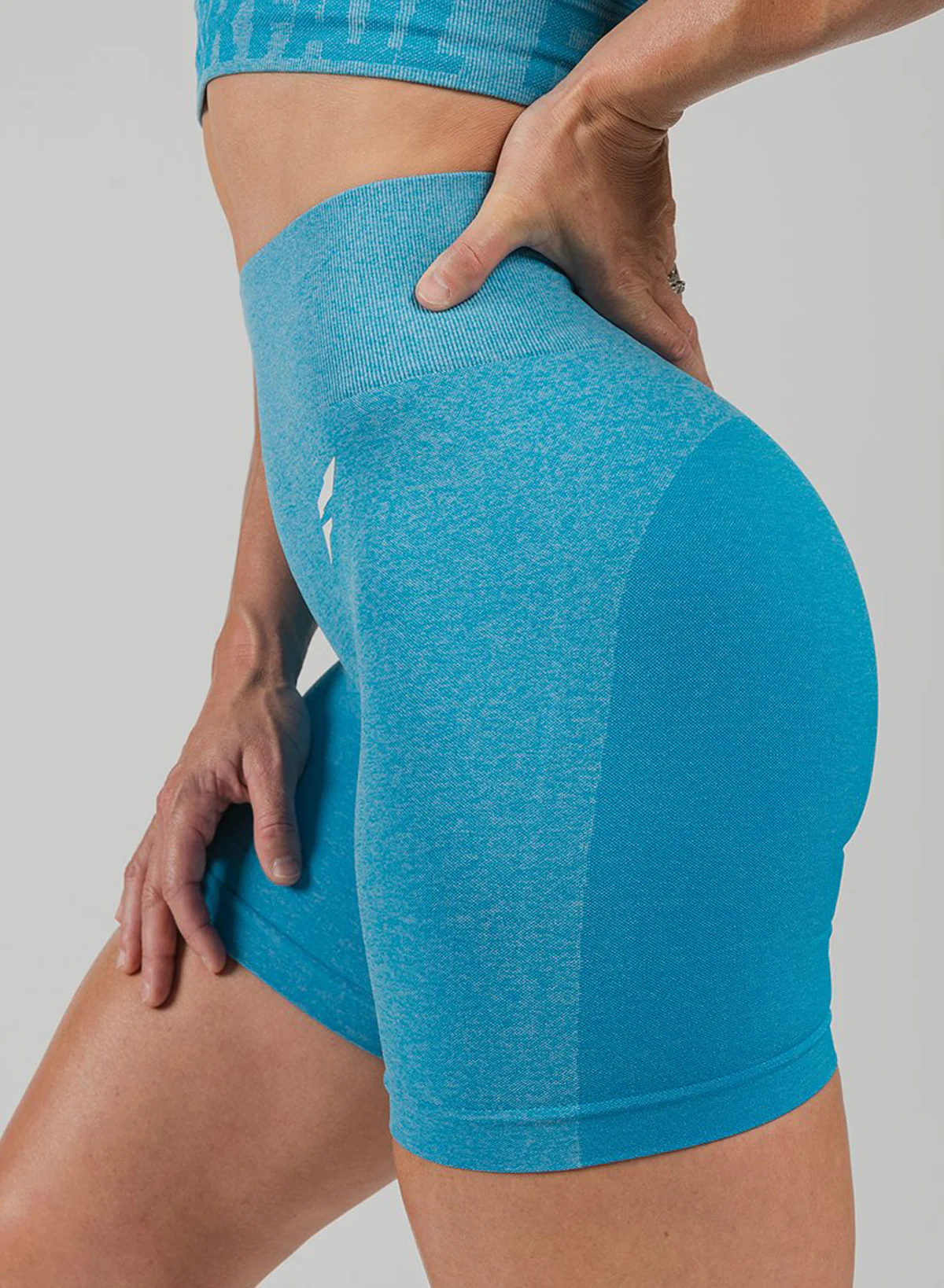 SEAMLESS BIKER SHORTS - BLUE - Image 4
