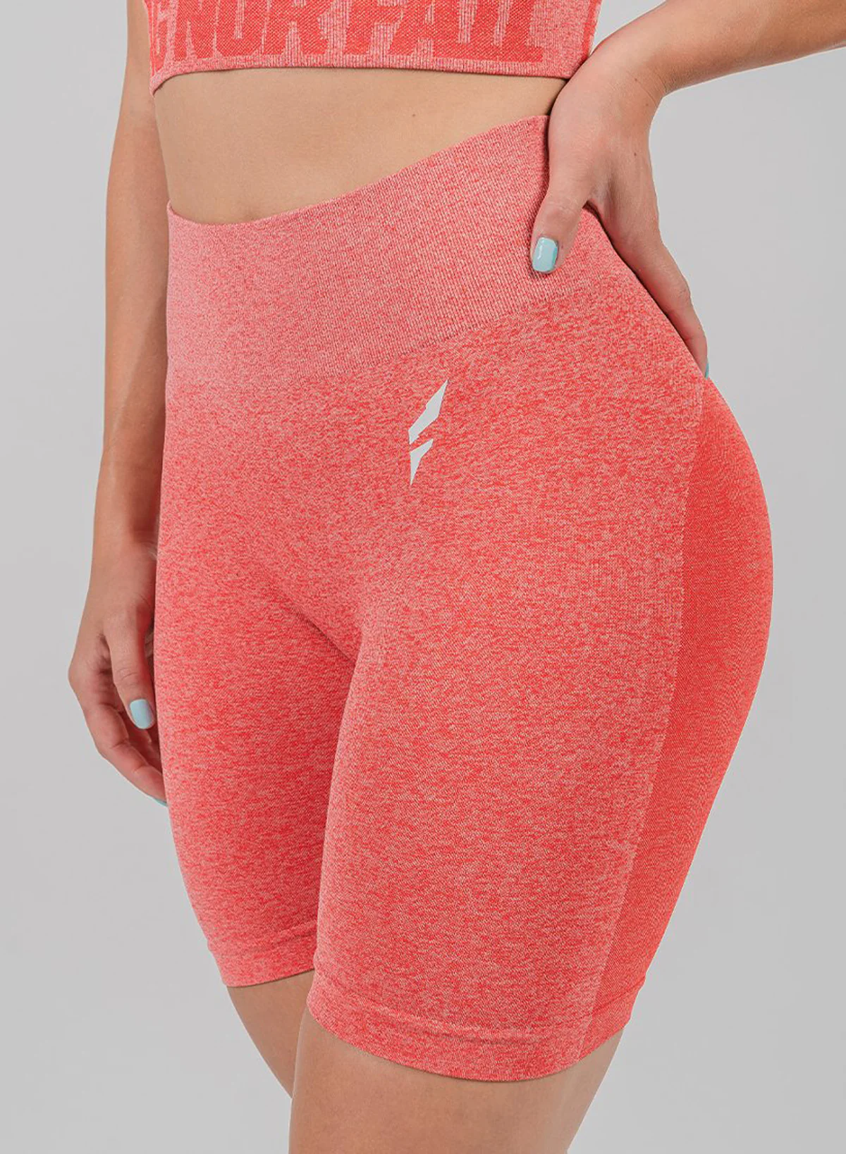 SEAMLESS BIKER SHORTS - RED - Image 3