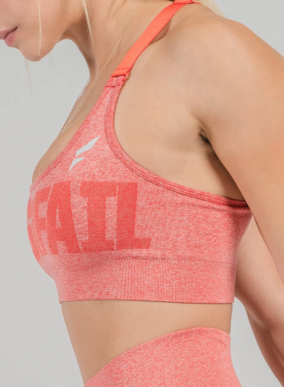 SEAMLESS SPORTS BRA - RED - Image 3