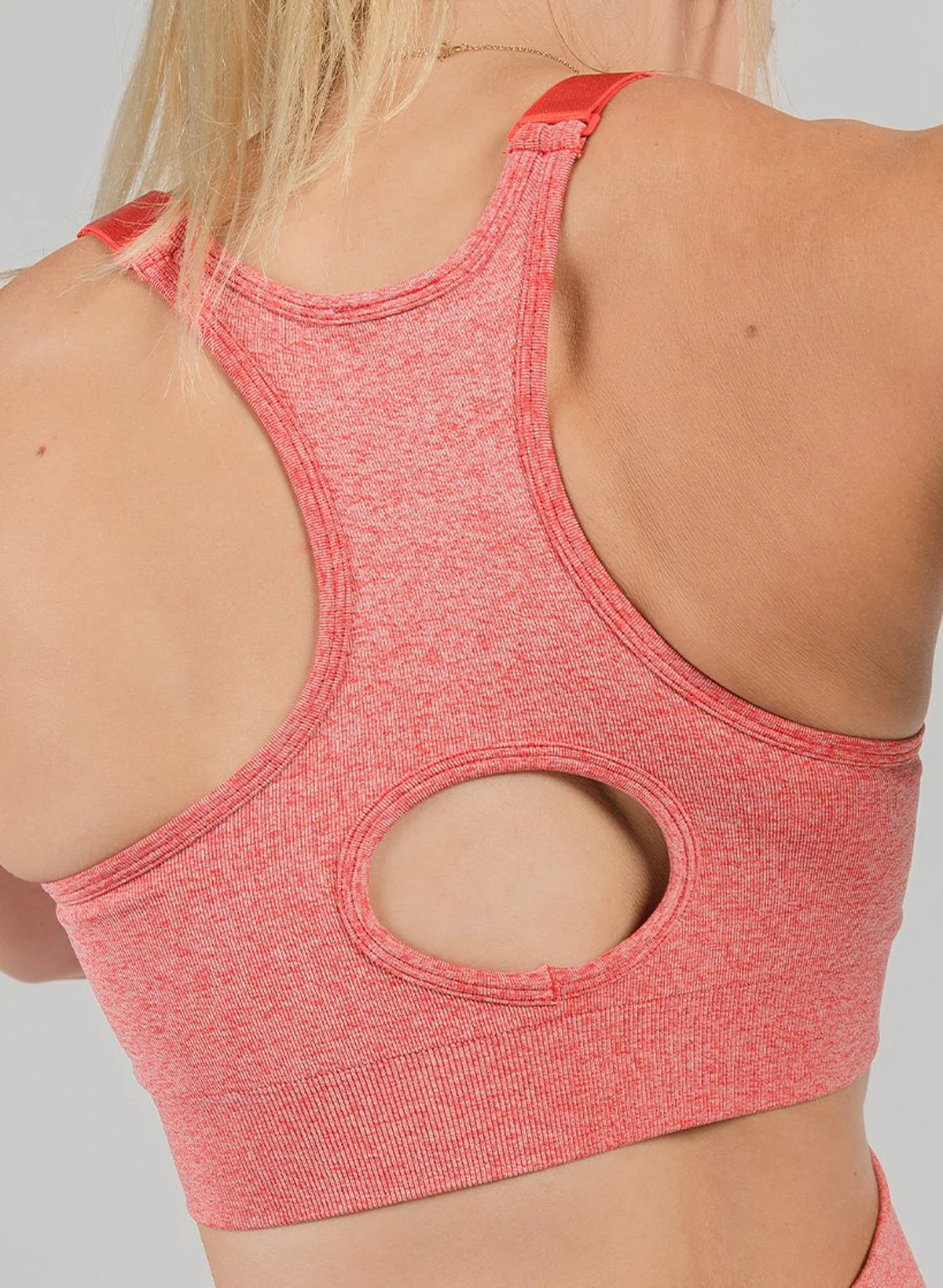 SEAMLESS SPORTS BRA - RED - Image 4