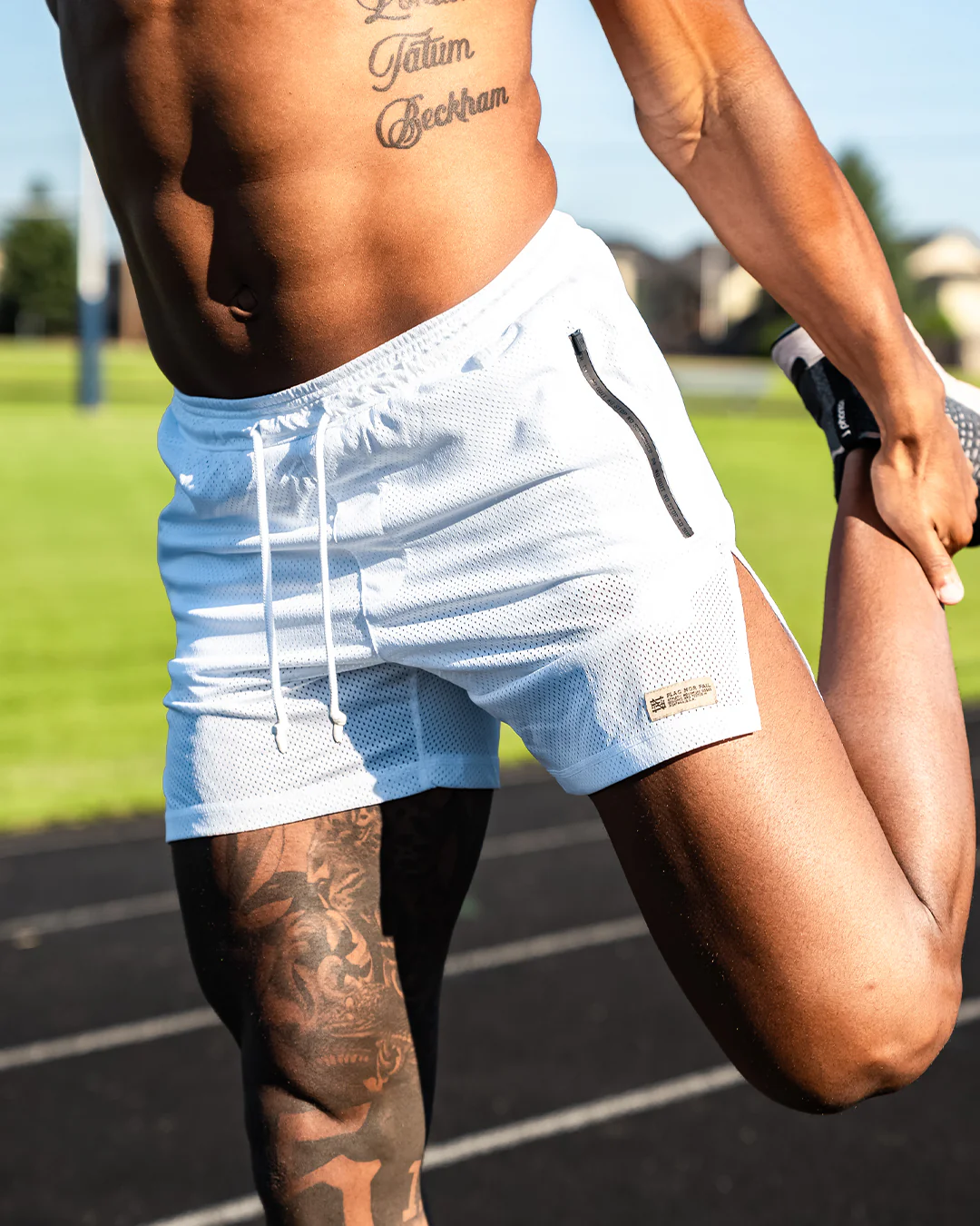 MENS MOMENTUM PATCH MESH SHORTS - EARTH - Image 8