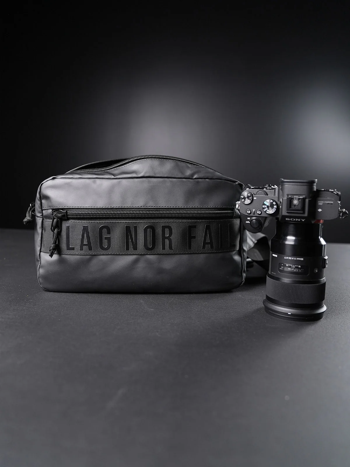 MOMENTUM SLING BAG 7L- BLACK - Image 16
