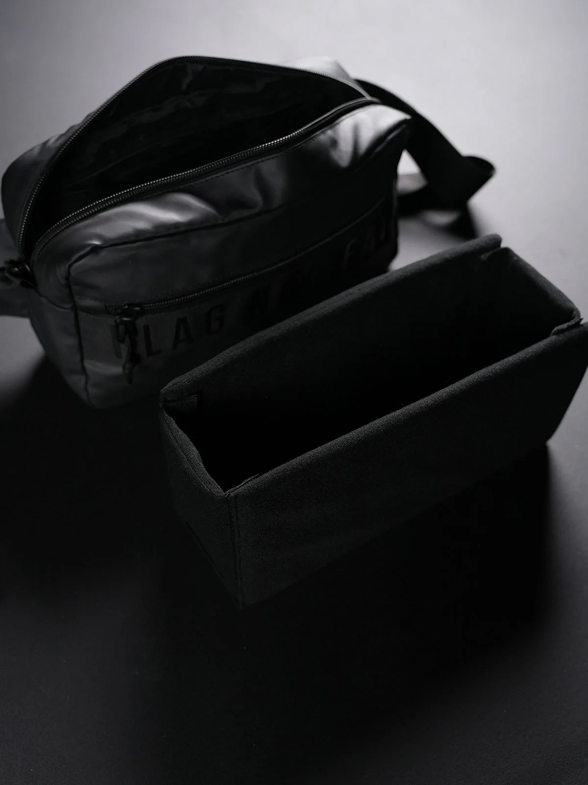 MOMENTUM SLING BAG 7L- BLACK - Image 5