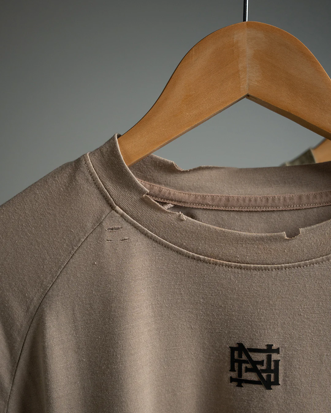 MOTO CROP TEE - EARTH - Image 4