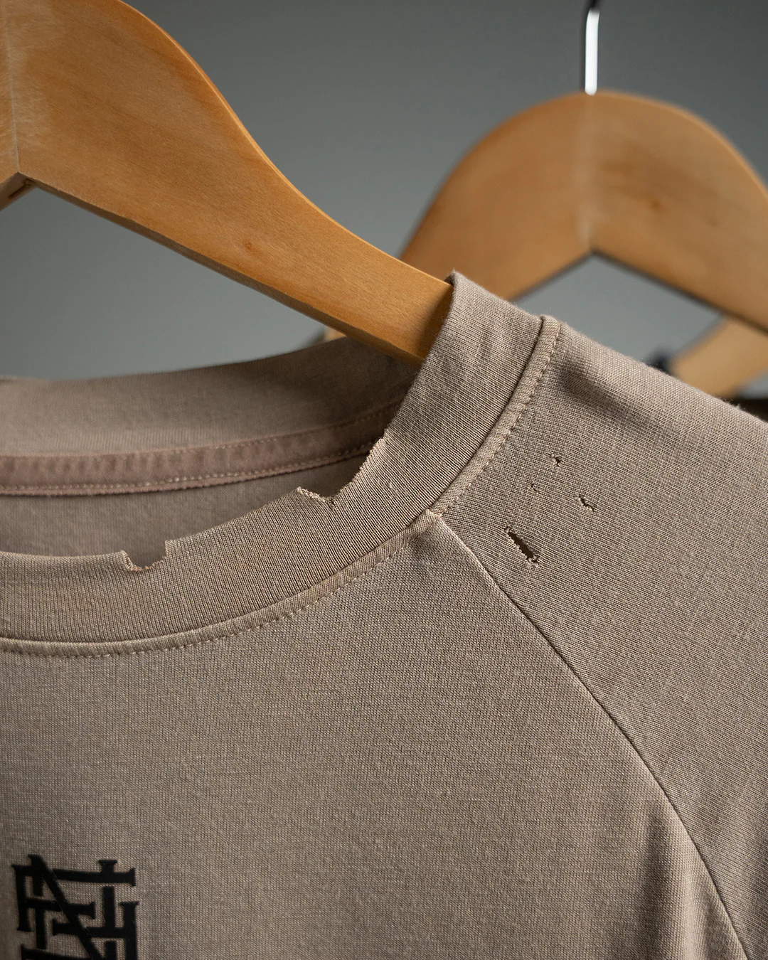 MOTO CROP TEE - EARTH - Image 6
