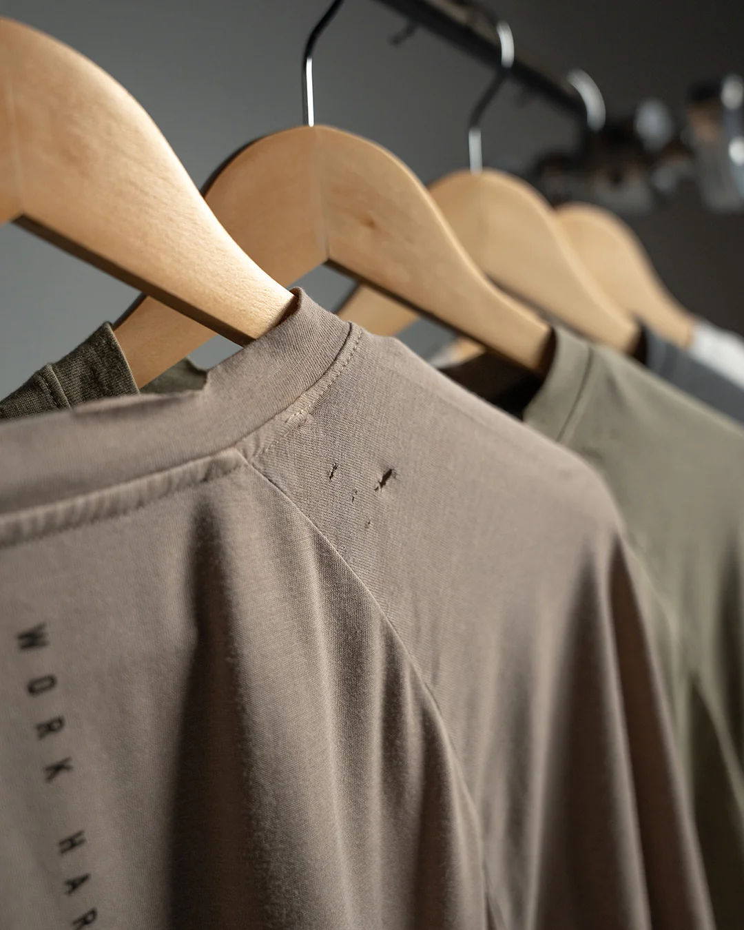 MOTO CROP TEE - EARTH - Image 8