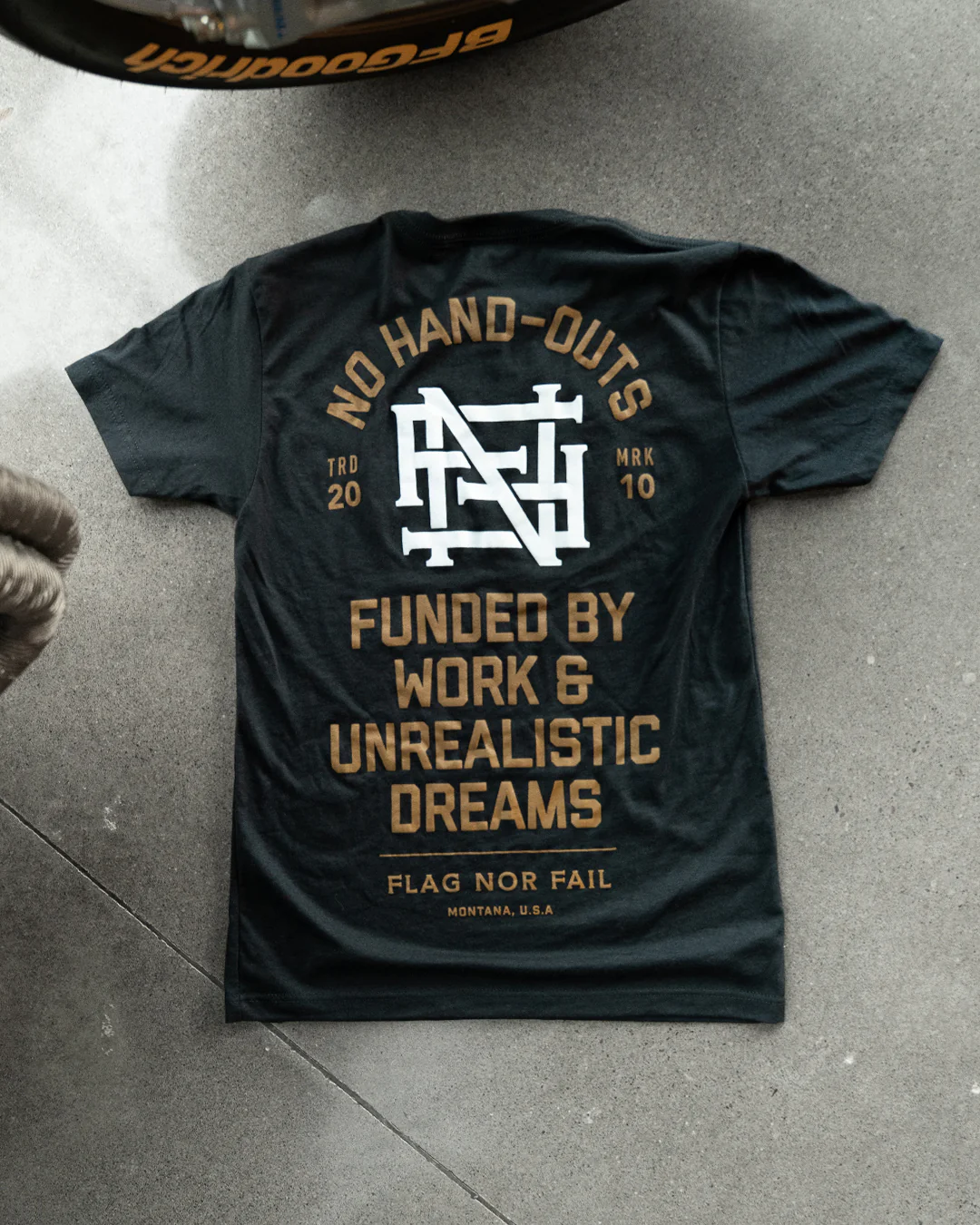 NO HAND OUTS TEE - BLACK - Image 3