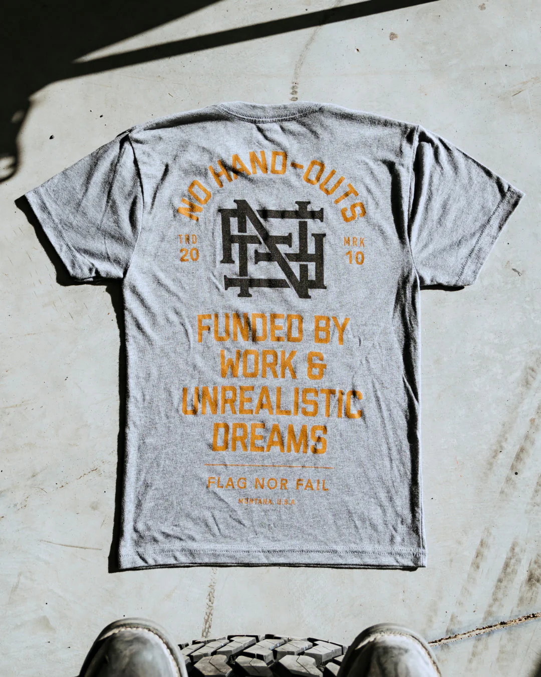 NO HAND OUTS TEE - GREY - Image 3