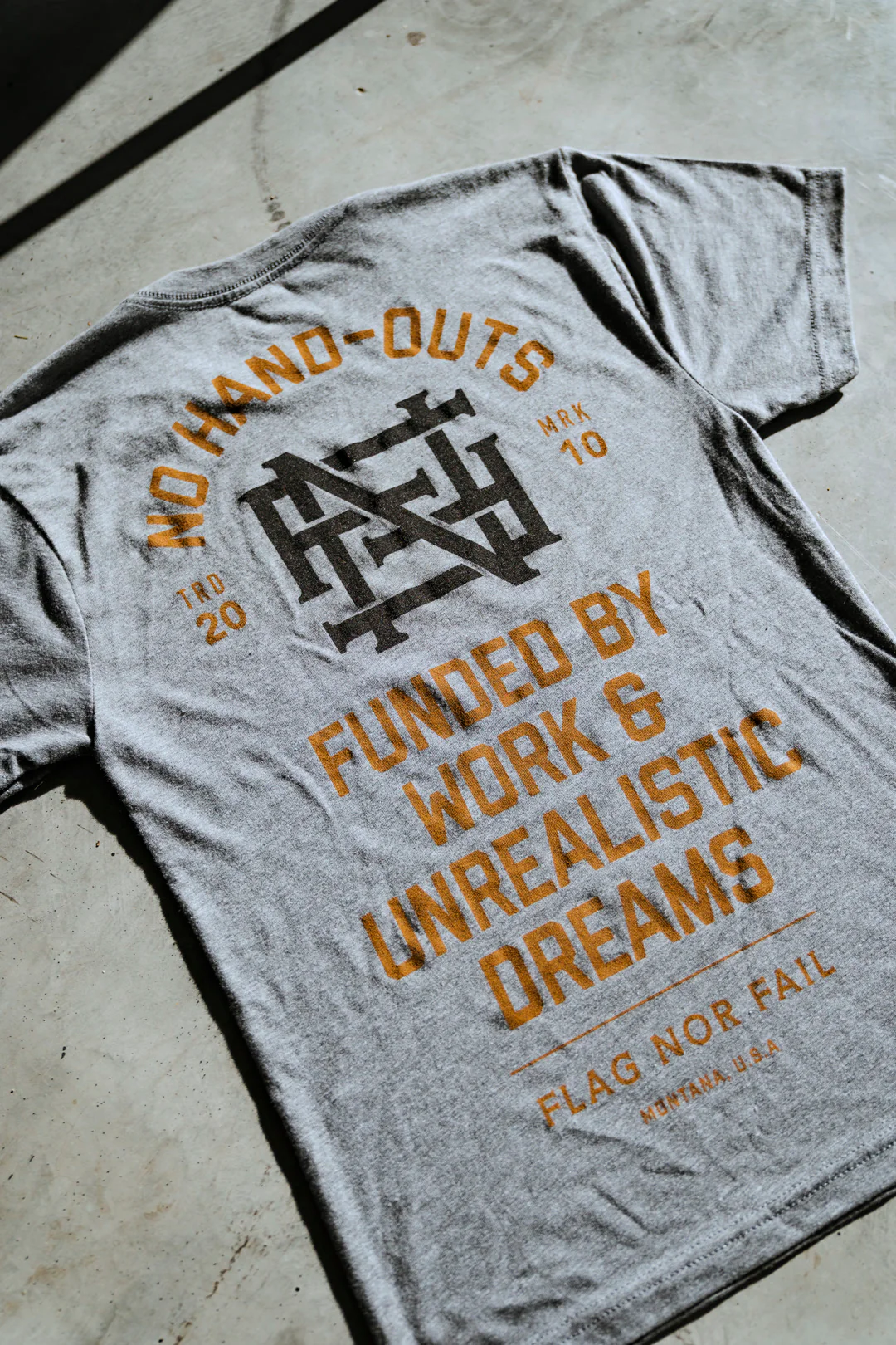 NO HAND OUTS TEE - GREY - Image 4