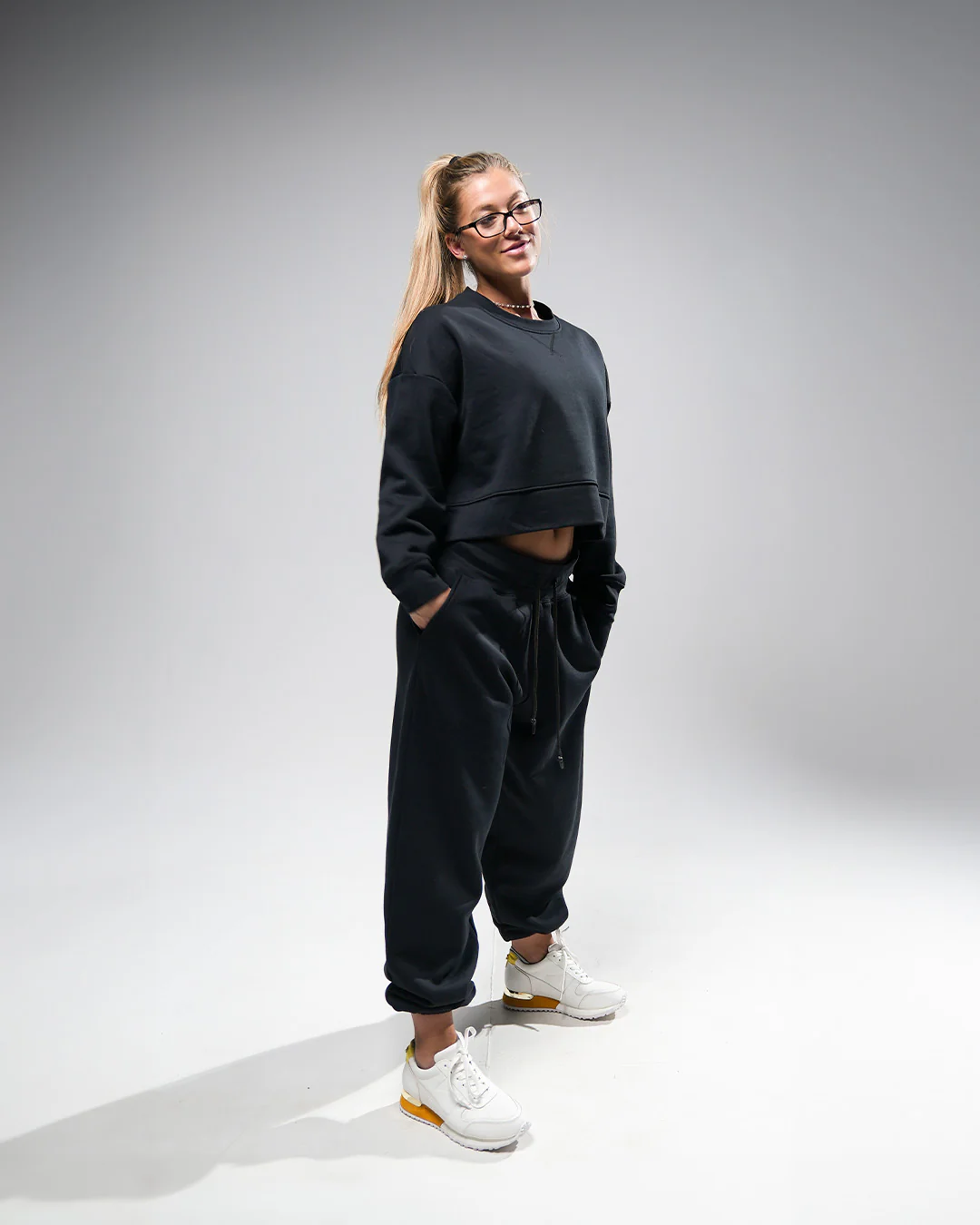 WOMENS OVERSIZED CROP CREWNECK - BLACK - Image 9