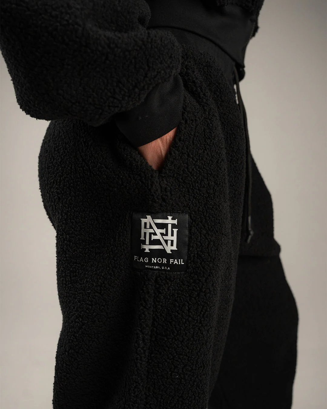 WOMENS OVERSIZED SWEATPANTS - BLACK SHERPA - Image 6