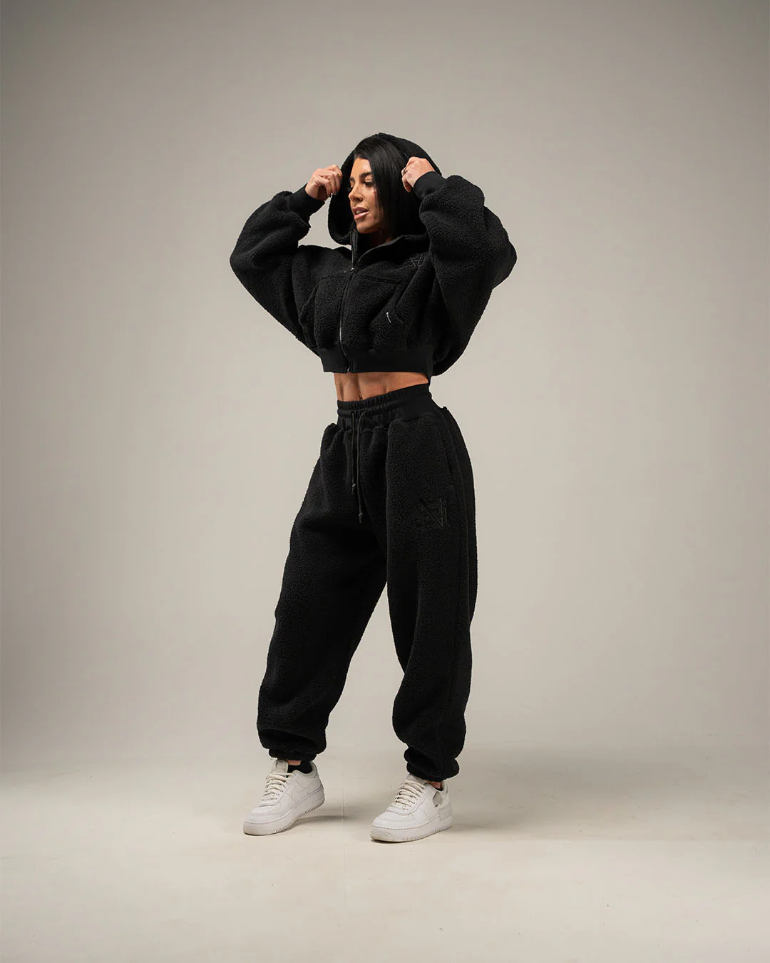 WOMENS OVERSIZED SWEATPANTS - BLACK SHERPA - Image 8